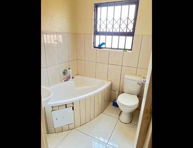 2 bed property to rent in ALLIANCE